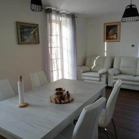 Pr Jernej Apartment